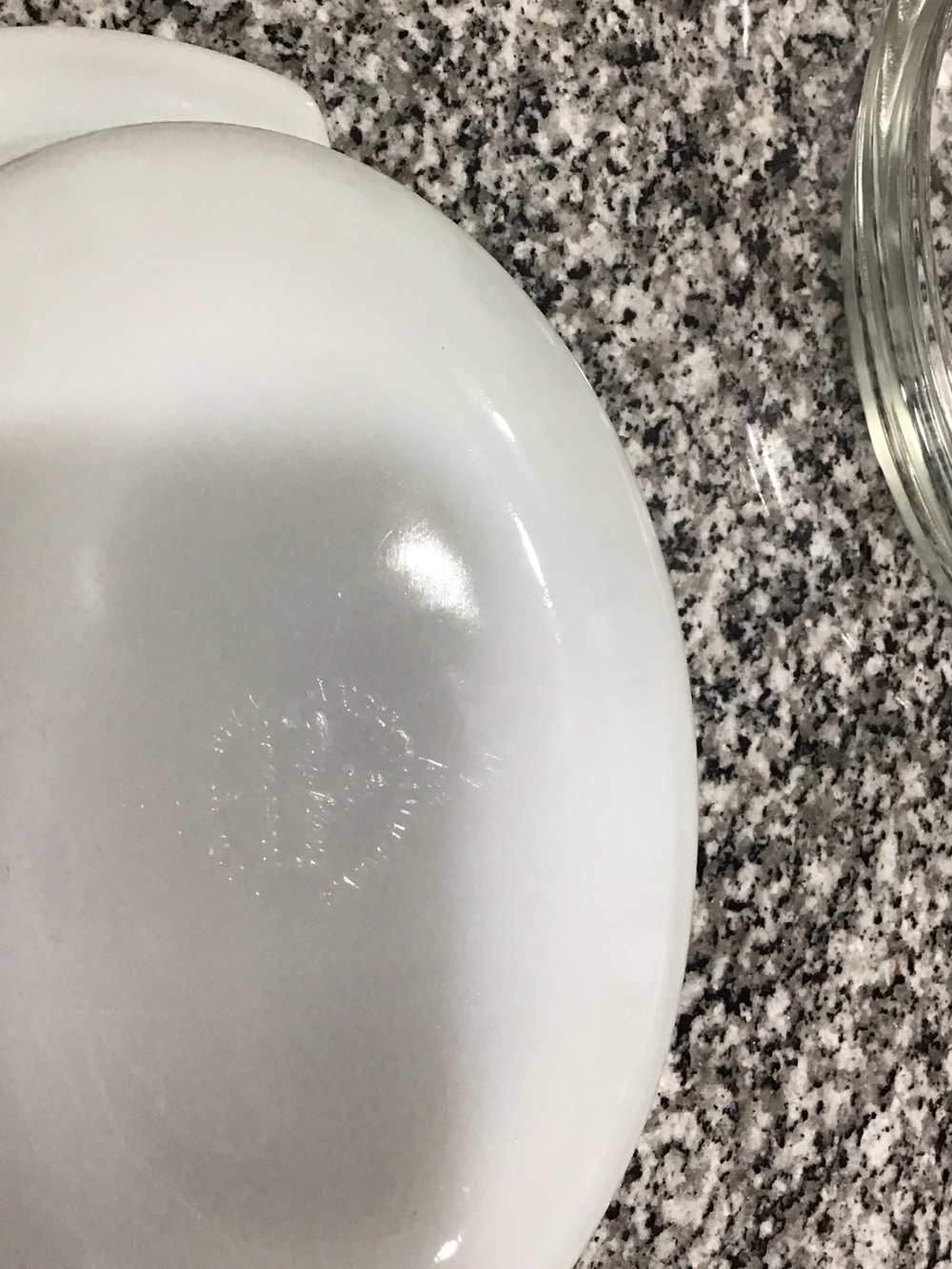 Pyrex White Casserole Dish with Green Floral Band and Clear Lid - Picture 4 of 6